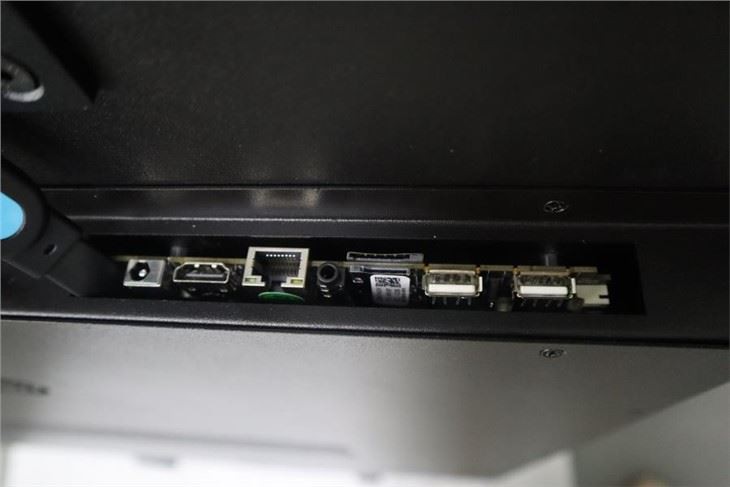 32 Inch Window Digital Display